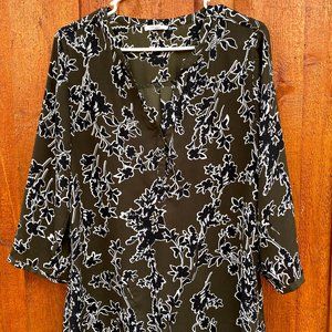 Maurices L Green and Black Floral Blouse